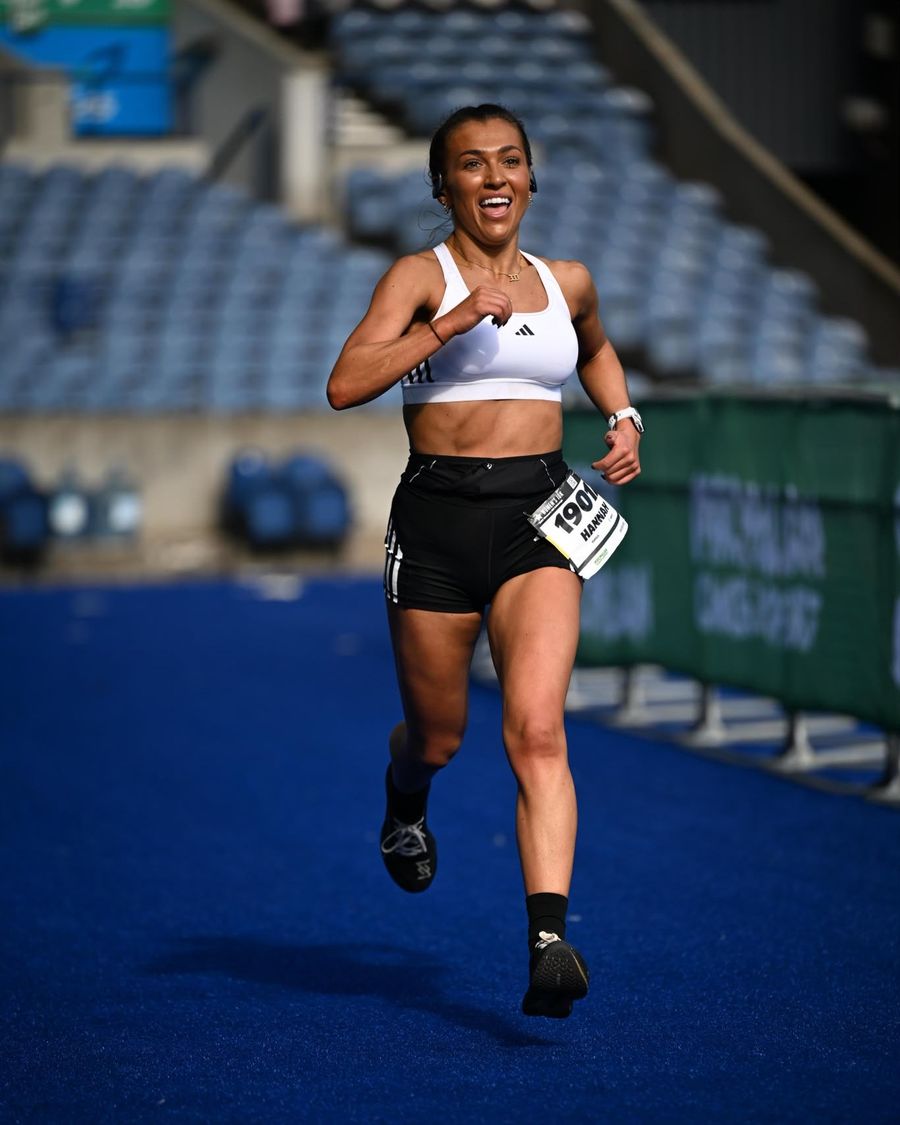 Hannah running to the finish at the Women's 10K Edinburgh